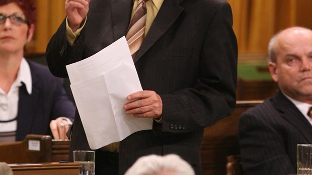 Louis Plamondon dénonce le budget